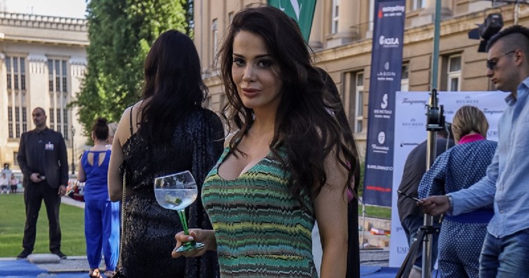 Mia Franić pokazala dekolte na modnoj reviji