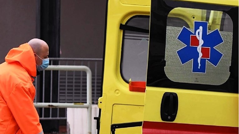 Čovjek u Rovinju slomio nogu. Neznanac mu ponudio pomoć pa mu ukrao auto i psa