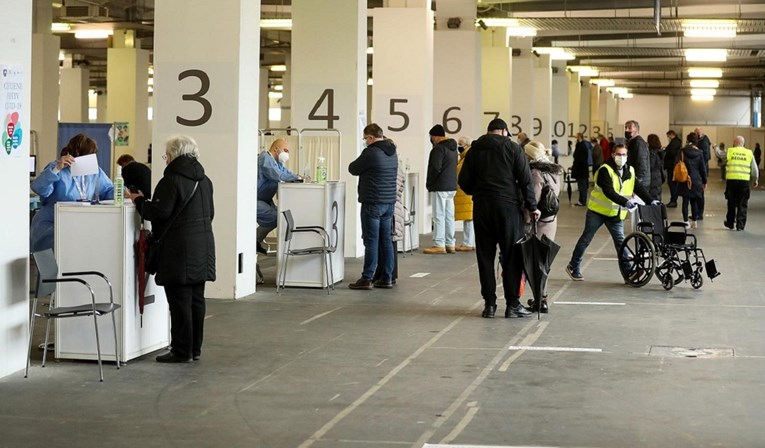Ljudi čekali cijepljenje, nikoga nije bilo. Ministarstvo: Nitko nije bio naručen