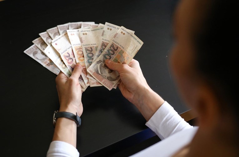 Hrvatska je u ogromnoj krizi. Pogledajte kolike božićnice dijele državne firme