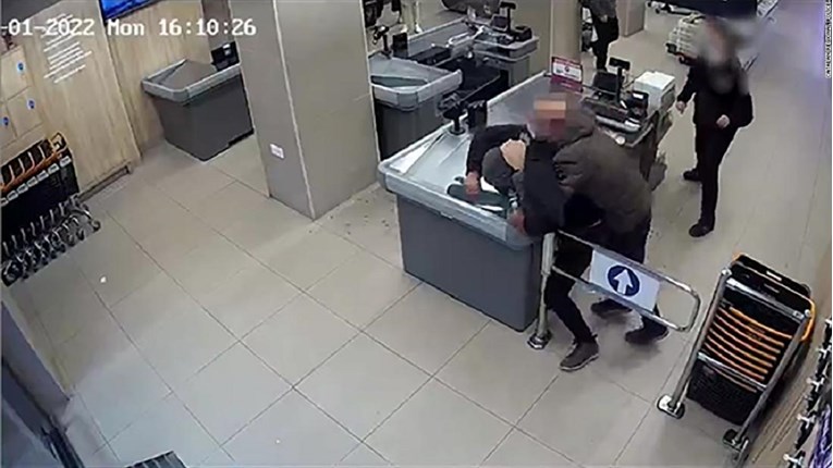 Pogledajte kako je policajac van dužnosti kod Barcelone zaustavio pljačku