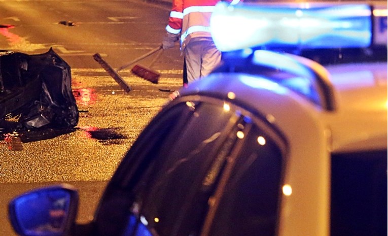 Nesreća kod Siska, vozačica teško ozlijeđena. Skrivio ju je alkoholizirani mladić