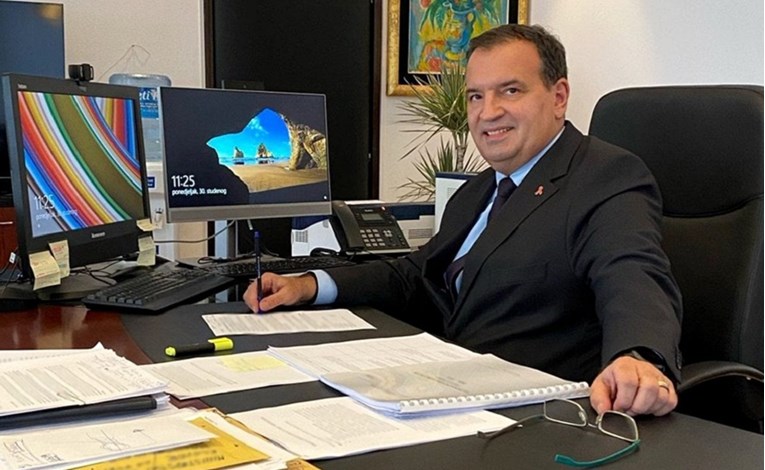 Beroš prebolio koronu, javio se na Fejsu