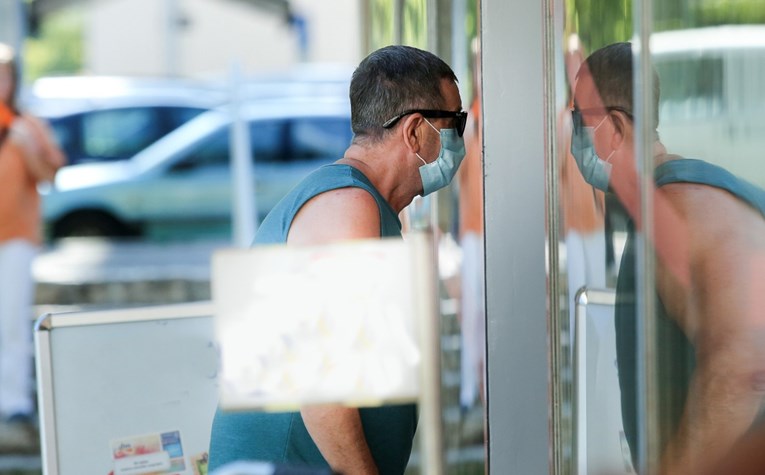 Liječnik savjetuje kako se naviknuti na svakodnevno nošenje maski