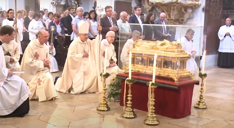 Lopovi u Njemačkoj iz crkve ukrali 1000 godina stare ostatke sveca