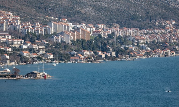 More na dubrovačkoj plaži Stara Mokošica puno fekalija