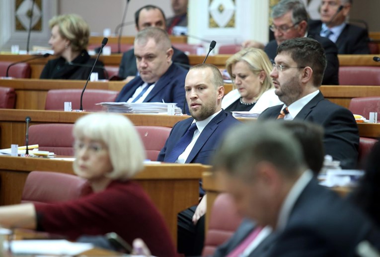 Zbog poteza koji je u Hrvatskoj uobičajen slovenski političar mora vratiti 5000€