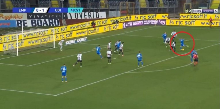 Lažnjak trojici pa ljevicom u malu mrežu. Pogledajte golčinu dinamovca u Serie A