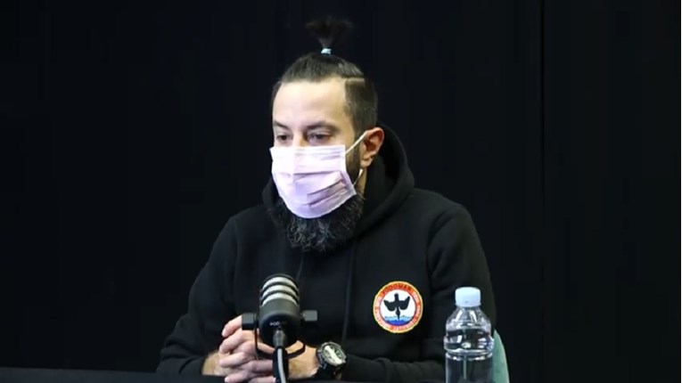 Asim Ugljen o napadima na glazbenike: Glupa internetska generacija kretena samo laje