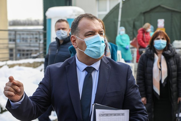 Beroš: Svi djelatnici koji rade s covid-bolesnicima dobit će uvećani iznos plaće