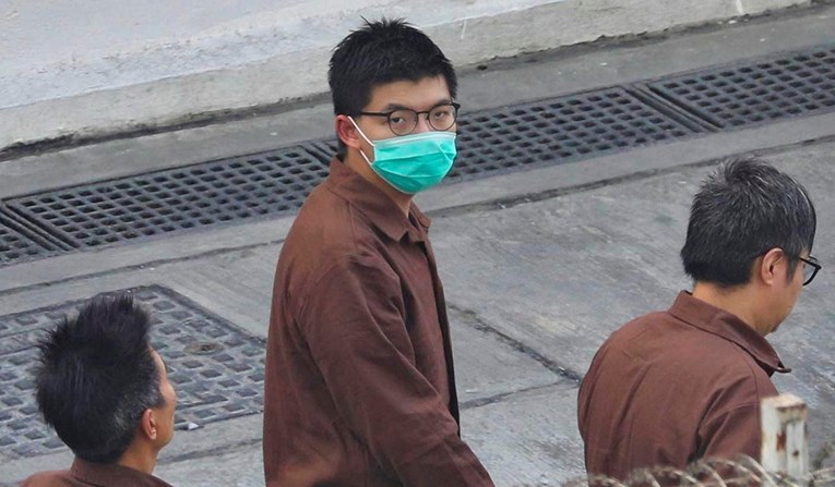 Hongkonški aktivist Joshua Wong kažnjen s 10 mjeseci zatvora zbog okupljanja