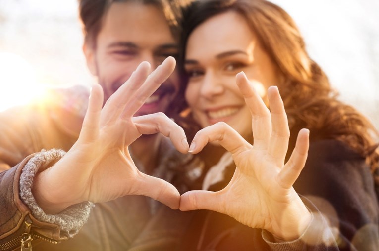 Evo što Hrvati najčešće poklanjaju za Valentinovo. Jednu stvar svi žele dobiti
