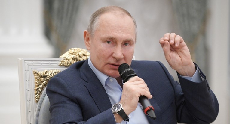 Putin: Društvene mreže potiču djecu na prosvjede i uvlače ih u drogu i prostituciju
