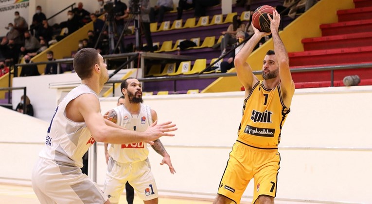 Split uz zvuk sirene srušio Budućnost tricom s deset metara