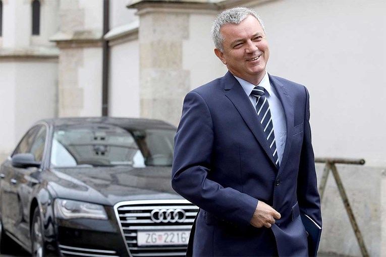 "Ma kome biste rezali?" - pitao je sinoć ministar. Evo popisa ministre, prvo tebi