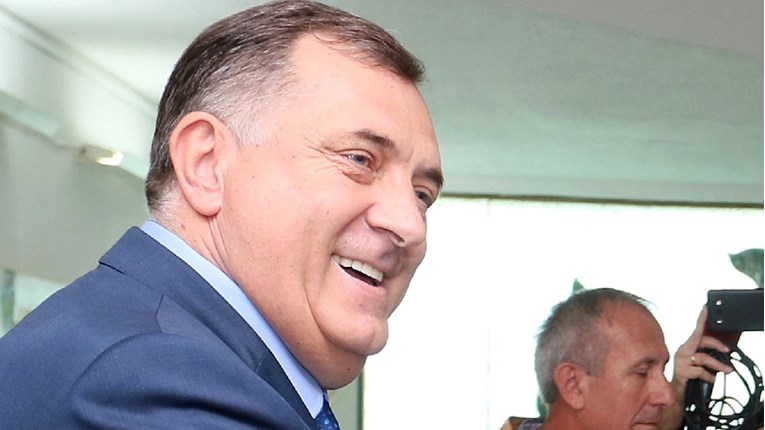 Dodik ne odustaje od blokade države unatoč pozivima EU i SAD-a da prestane
