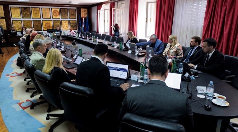 Gradsko vijeće Splita ostalo bez kvoruma, Kerumovi vijećnici i Franić otišli