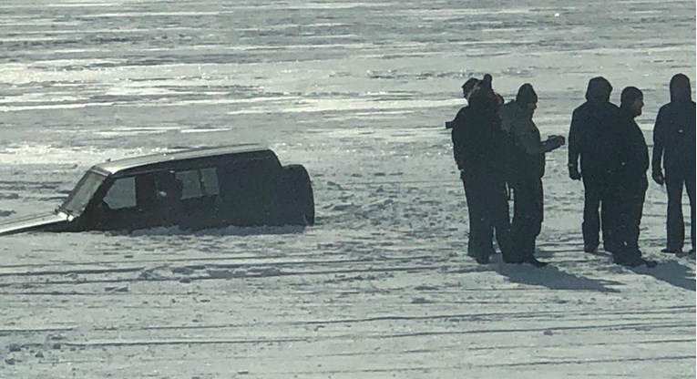Tip s terencem propao u zaleđeno jezero u Hercegovini, pogledajte fotku
