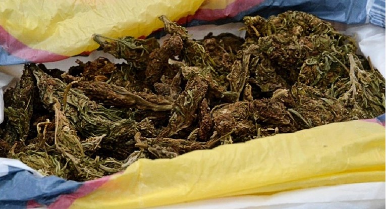 Splitska policija kod 18-godišnjaka našla više od pola kilograma trave i hašiša