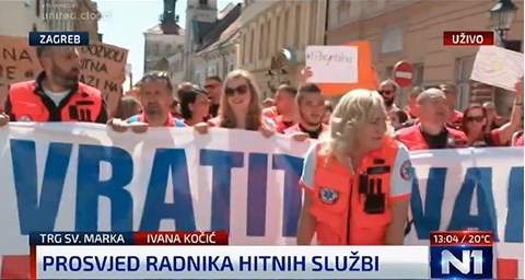 Radnici Hitne prosvjeduju na Markovom trgu za vrijeme sjednice vlade. Vlada je u NSK