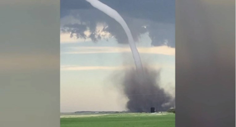 VIDEO Snažan tornado u Kanadi, nema žrtava