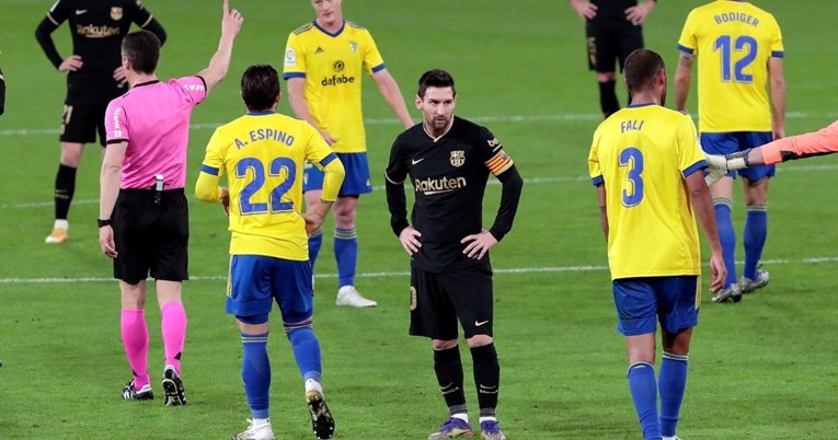 CADIZ - BARCELONA 2:1 Cadiz imao 18 posto posjeda lopte i uspio šokirati Barcelonu