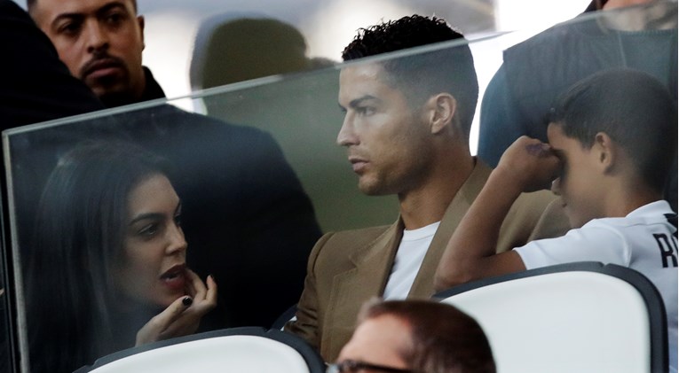Ronaldo i Georgina jučer su skijali u narančastoj zoni. Pokrenuta je istraga