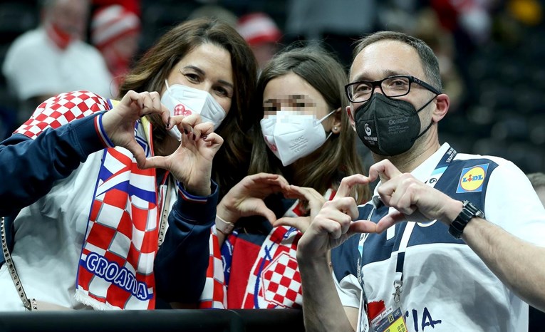 Hrvoje Horvat nakon utakmice požurio do supruge i kćeri na tribinama