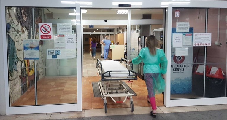 VIDEO Pred splitskom bolnicom danas samo jedan prosvjednik