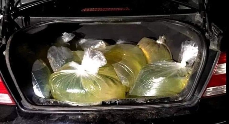 Američka vlada traži od stanovnika da ne trpaju benzin u plastične vrećice