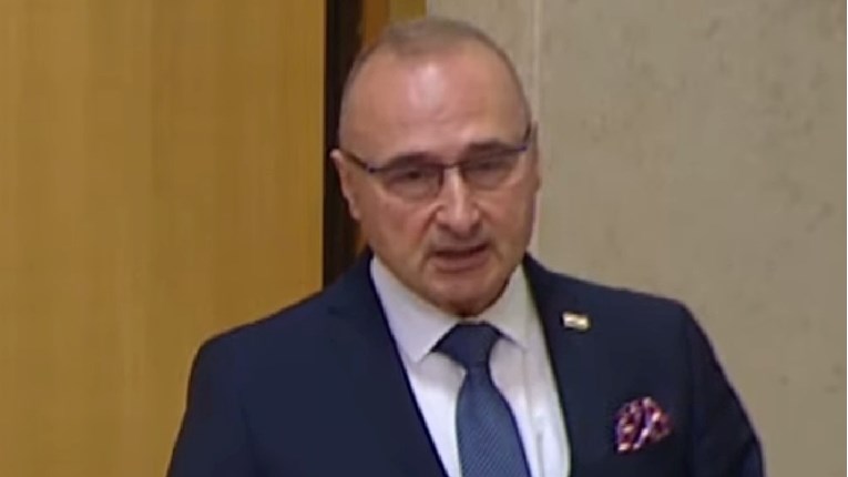 Grlić Radman potpuno nesuvislo pričao o plaćanju povratnicima, pogledajte snimku