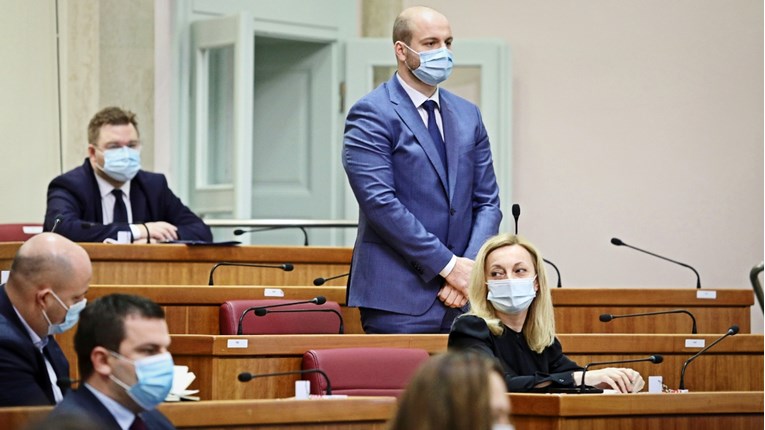 Prisegnuo HDZ-ov Tomislav Okroša, u saboru će zamijeniti Tuđmana