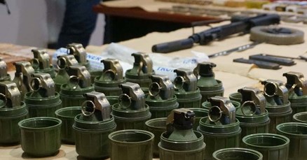 Muškarcu u Istri pronađena strojnica, ručne bombe, eksploziv, detonatori, streljivo...