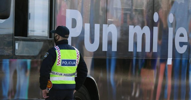 Sindikat policije protiv covid-potvrda i "prisilne imunizacije", antivakseri slave
