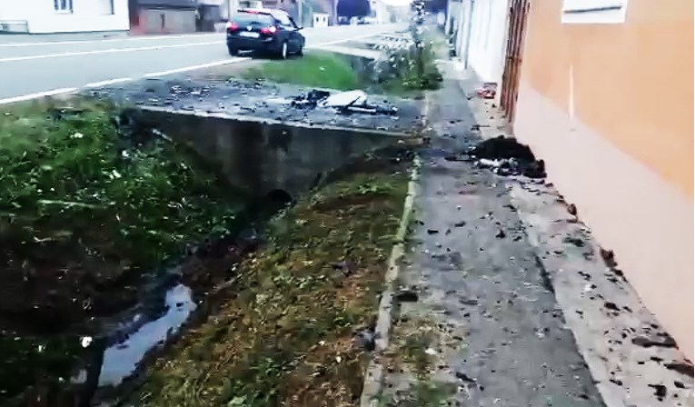 2 mrtvih: Mladići jurili, sletjeli s ceste pa se zabili u betonski ulaz i kuću