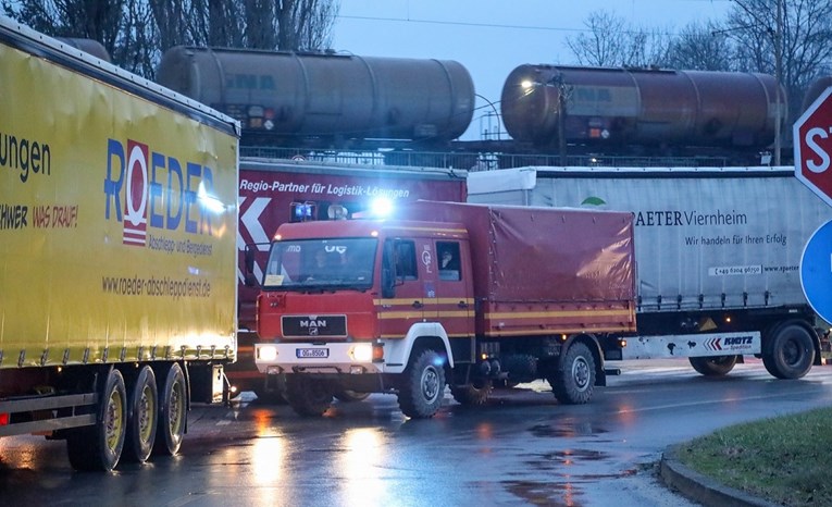 Njemački vatrogasci dovezli 110 tona pomoći u Sisak, pogledajte snimku