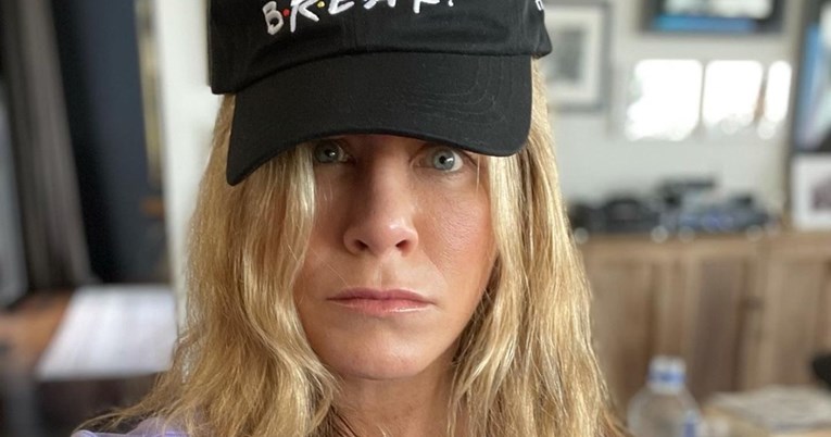 Jennifer Aniston narugala se dugogodišnjim glasinama o trudnoći