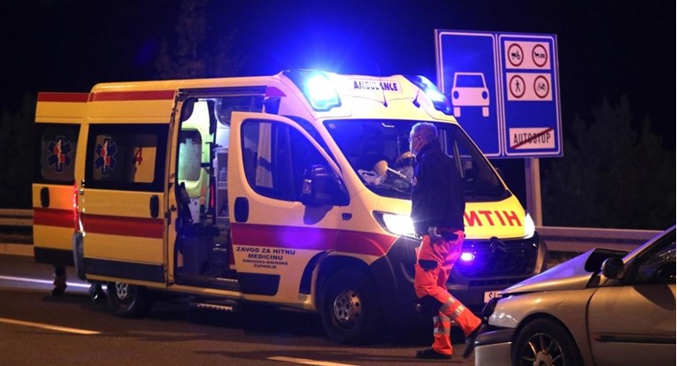 Kod Sinja auto udario pješakinju, kritično je
