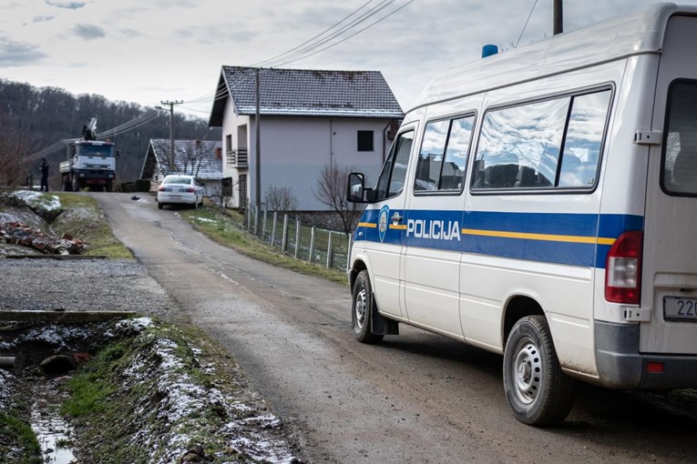 U Pakracu bacio bombu na HEP-ovce koji su mu došli isključiti struju, jedan kritično