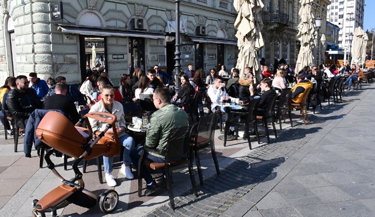 Ove fotke su dokaz koliko su Hrvatima nedostajale kave na terasama