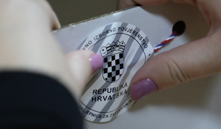 U ponoć je počela izborna šutnja
