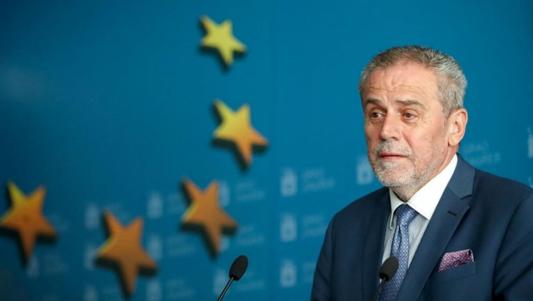 Bandić: Dok zastupnici Stranke rada ne kihnu, ministri su na funkciji