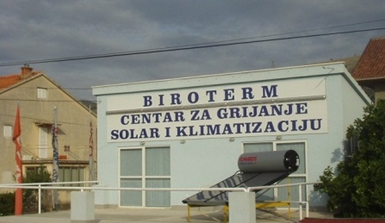 Direktor trogirske firme kupio automobil radniku koji odlazi u mirovinu