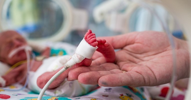 U skoro cijeloj Hrvatskoj nestalo lijeka za bebe rođene prije roka: "Može biti kobno"