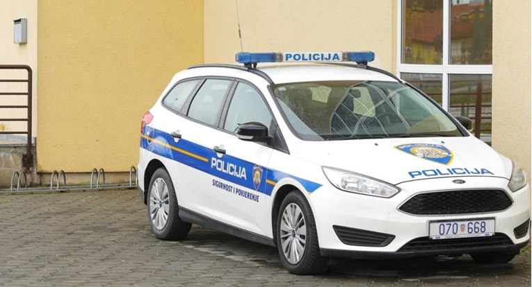 Mladić iz Osijeka pijan vrijeđao policajce, u stanu mu pronašli 6.4 kg marihuane