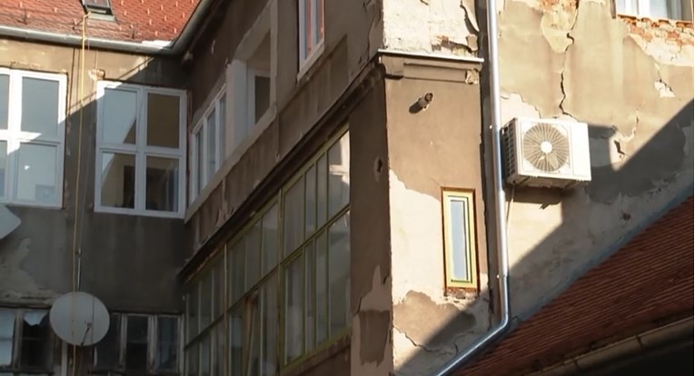 Stanar zgrade u kojoj država ima stanove: Skoro 2 godine smo čekali početak obnove