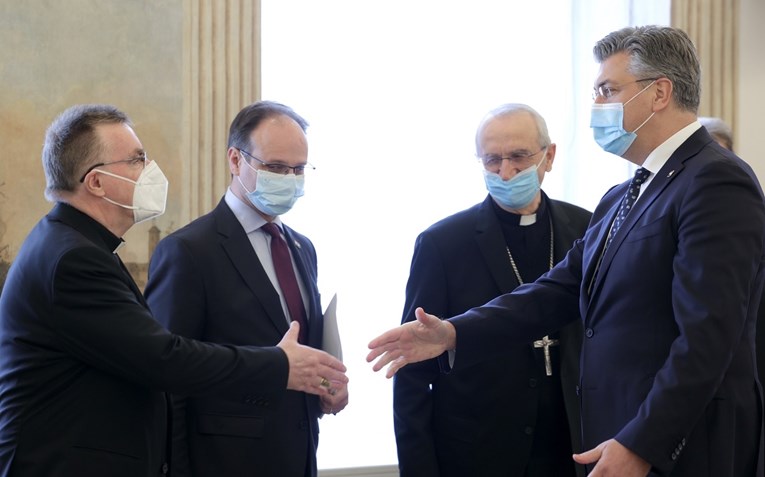 Biskupi se predomislili nakon sastanka s Plenkovićem, podržali covid-potvrde