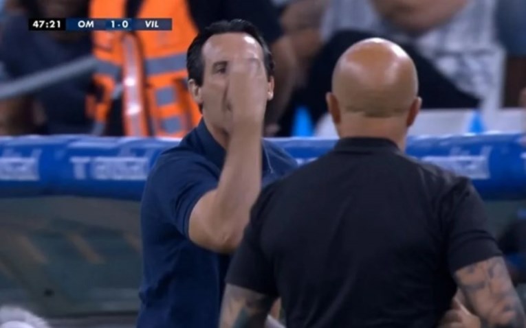 Pogledajte kako su se Sampaoli i Emery umalo potukli na prijateljskoj utakmici