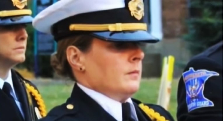 Ovo je policajka koja je u SAD-u ubila mladog crnca, prijeti joj 10 godina zatvora