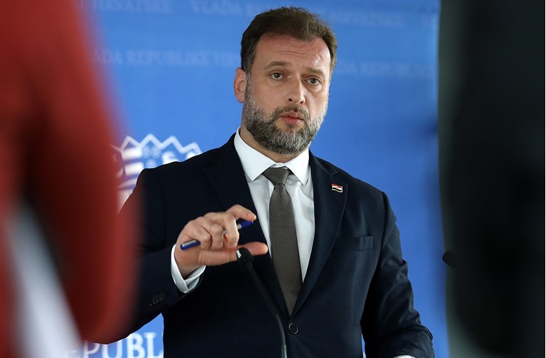 Banožić: Koji interes Milanović ima u tome da nas požuruje oko nabave Bradleyja?